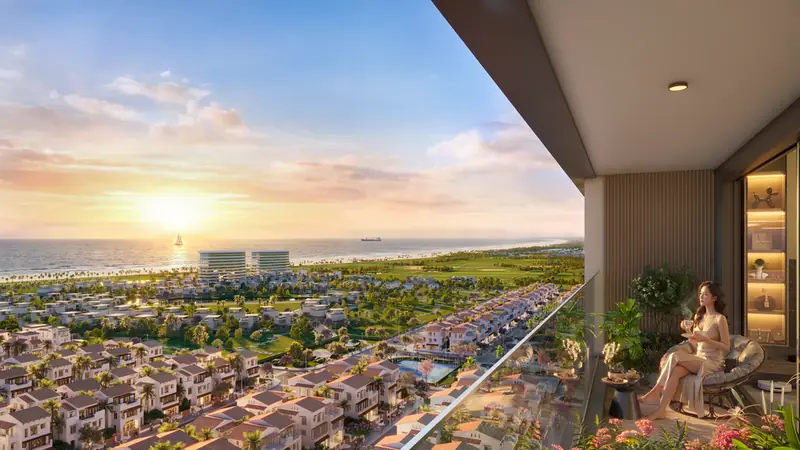View biển Bãi Sau và sân golf từ ban công căn hộ Beachtro Tower, phía dưới là khu biệt thự Blanca City