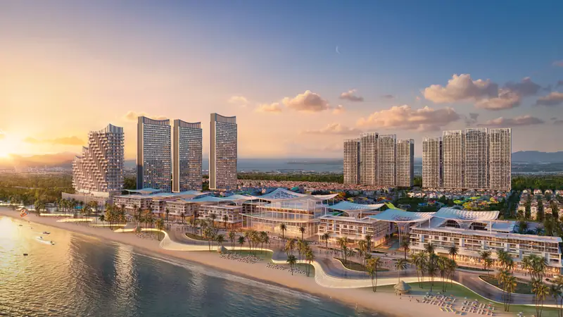 Trung tâm thương mại mặt biển Blanca City nhìn từ biển Bãi Sau, phía sau là các tháp căn hộ và Sun World
