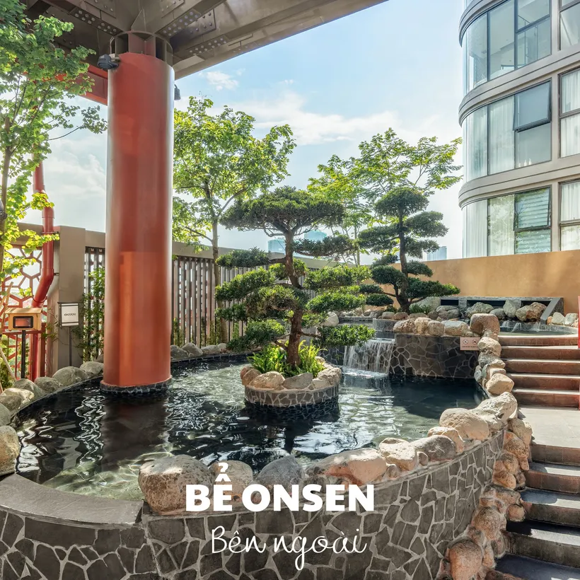 Bể Onsen ngoài trởi