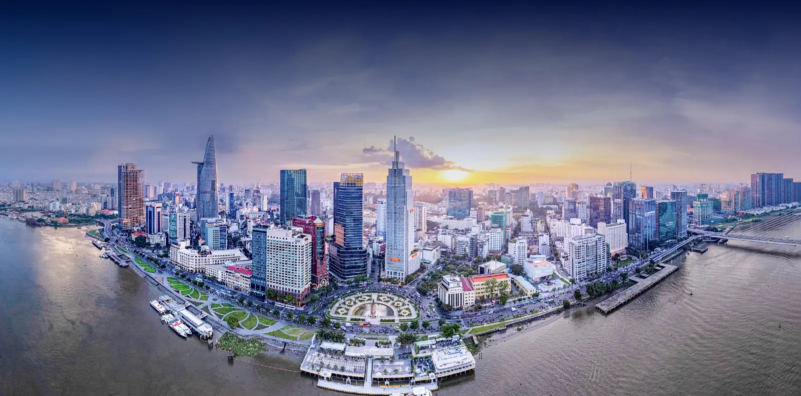 Toàn cảnh trung tâm TP.HCM ven sông Sài Gòn, nơi hình thành Trung tâm Tài chính Quốc tế Việt Nam