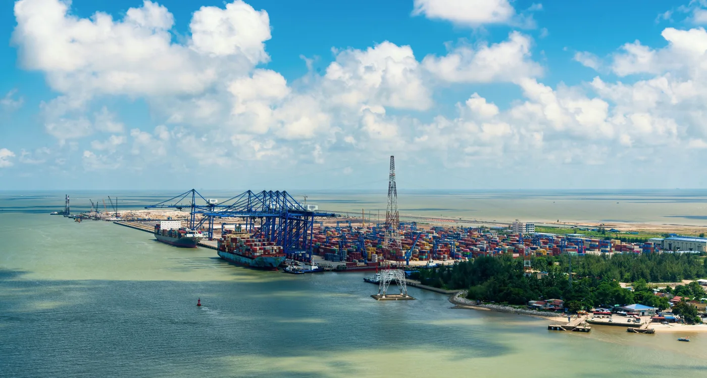 Cảng container quốc tế Lạch Huyện, Hải Phòng — cảng nước sâu đón tàu tới 100.000 DWT