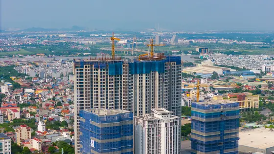Ảnh thực tế tháng 8/2026: các tòa tháp Gem Park đang thi công phần thân, cẩu tháp trên mái