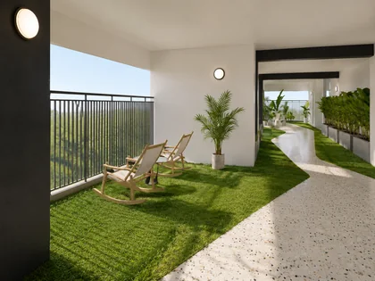 Ghế võng thư giãn bên lan can vườn trên mây tầng 20 Gem Park