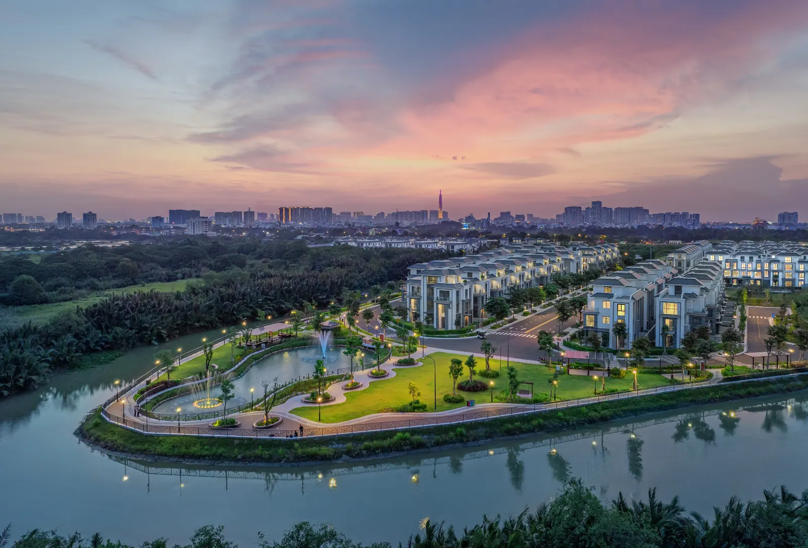 Toàn cảnh khu biệt thự GLADIA BY THE WATER bên sông lúc hoàng hôn