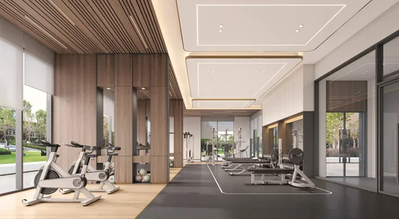 Phòng gym clubhouse Gladia Heights với máy tập và vách kính nhìn ra nội khu