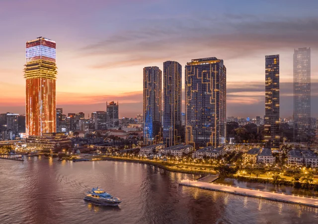 Du thuyền trên sông Sài Gòn về đêm trước cụm tháp Grand Marina Saigon (ảnh minh họa)