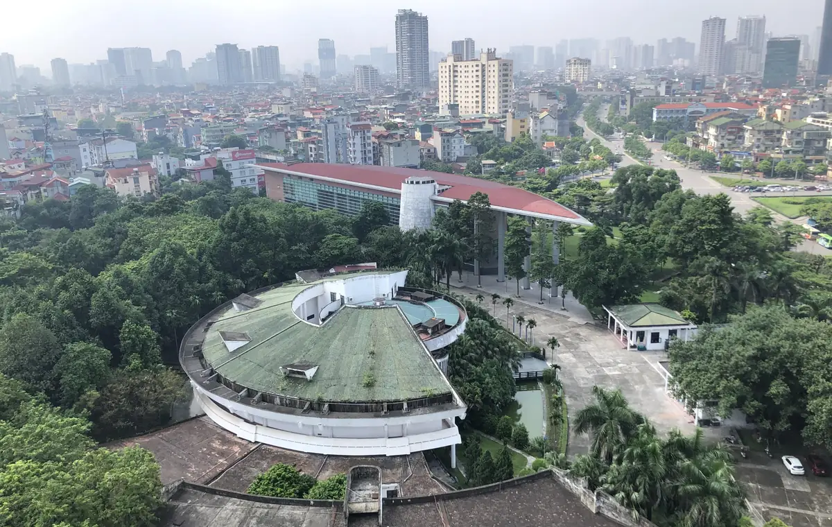 Tầm nhìn hướng Nam từ Hanoi Signature xuống Bảo tàng Dân tộc học Việt Nam