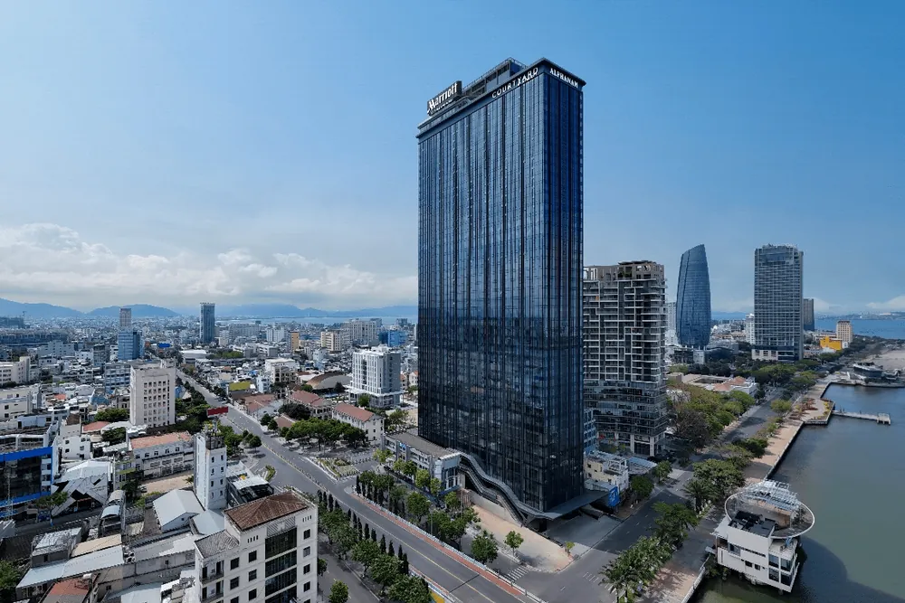 Tòa M Landmark trên đường Bạch Đằng, bờ Tây sông Hàn, giữa trung tâm Hải Châu, Đà Nẵng