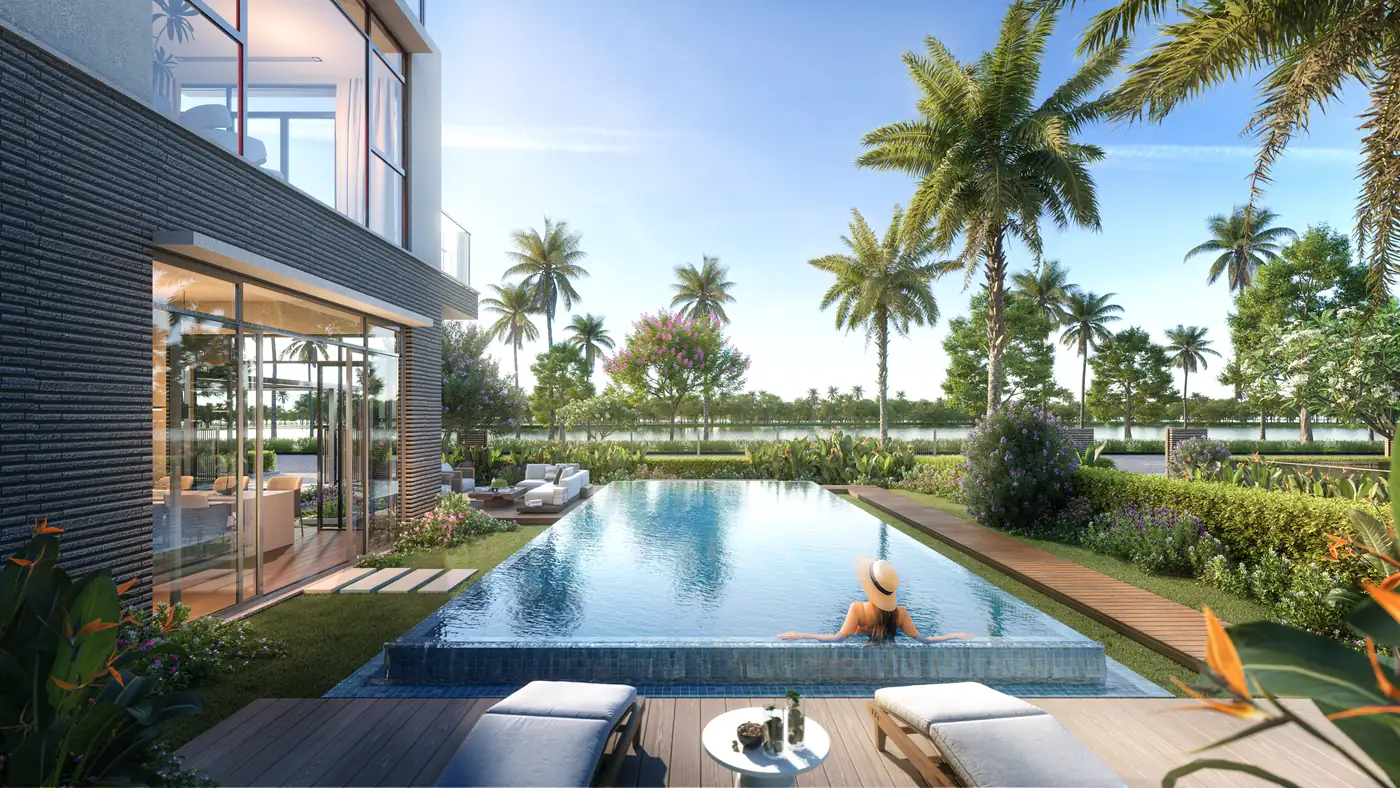 Phối cảnh hồ bơi tràn bờ trong sân vườn biệt thự The Aqua, hàng cọ và mặt nước phía sau
