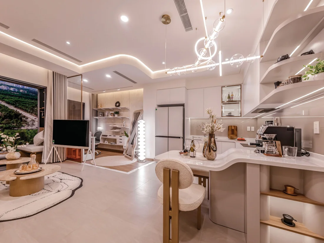 Nhà mẫu concept Campuccino tại The NEST: phòng khách liền bếp, kệ mở, tông màu sáng (ảnh minh họa)