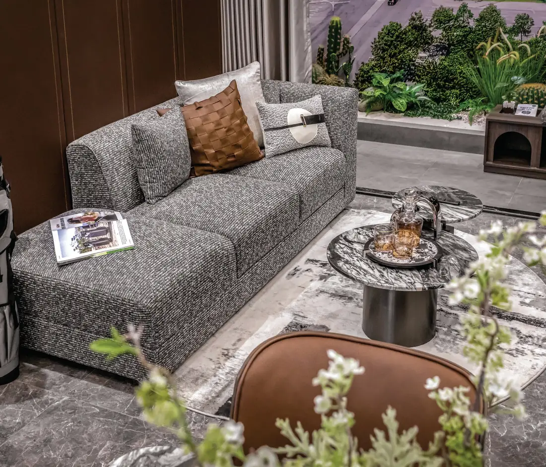 Nhà mẫu concept Golf Vista tại The NEST: phòng khách tông vật liệu trầm, ánh sáng dịu (ảnh minh họa)